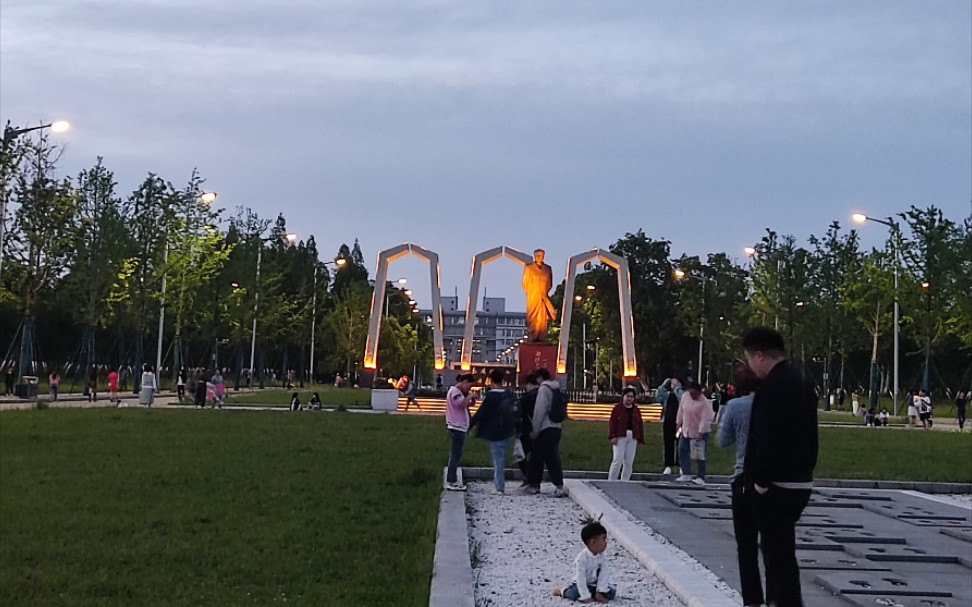 夏日湘大 南门晚风