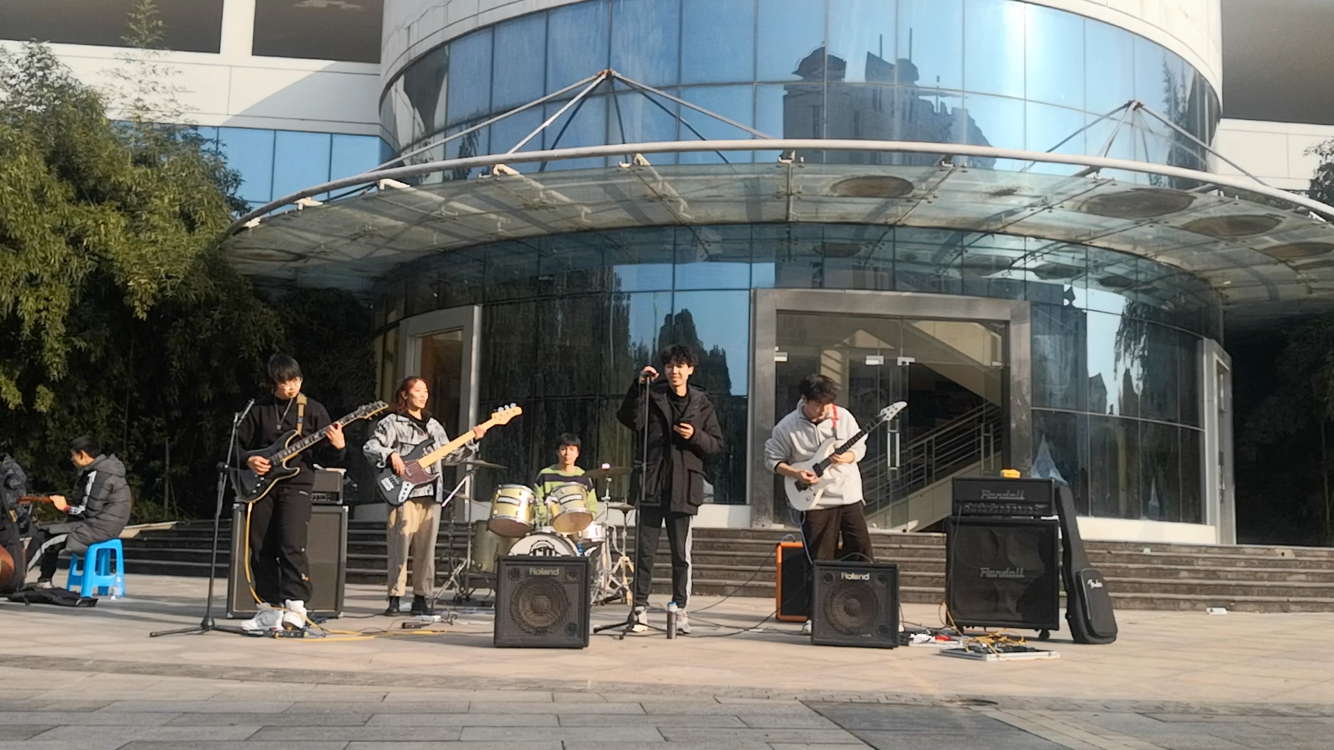 狮山陷落乐队第一次路演(一个人看电影-cover 小熊饼干)