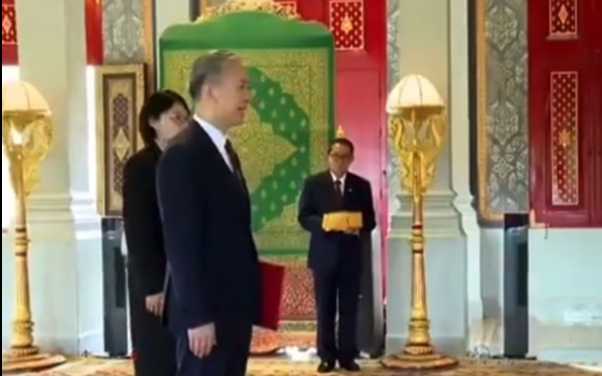 外交天团递交国书,太帅了!