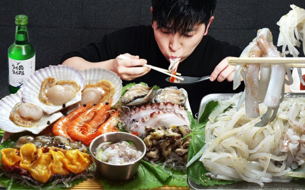韩国吃播daepyeong丰盛海鲜美食吃播生鱿鱼虾螺肉扇贝鲍鱼章鱼