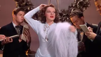 Video herunterladen: 《齐格菲歌舞团》Ziegfeld Folies 1945 朱迪加兰