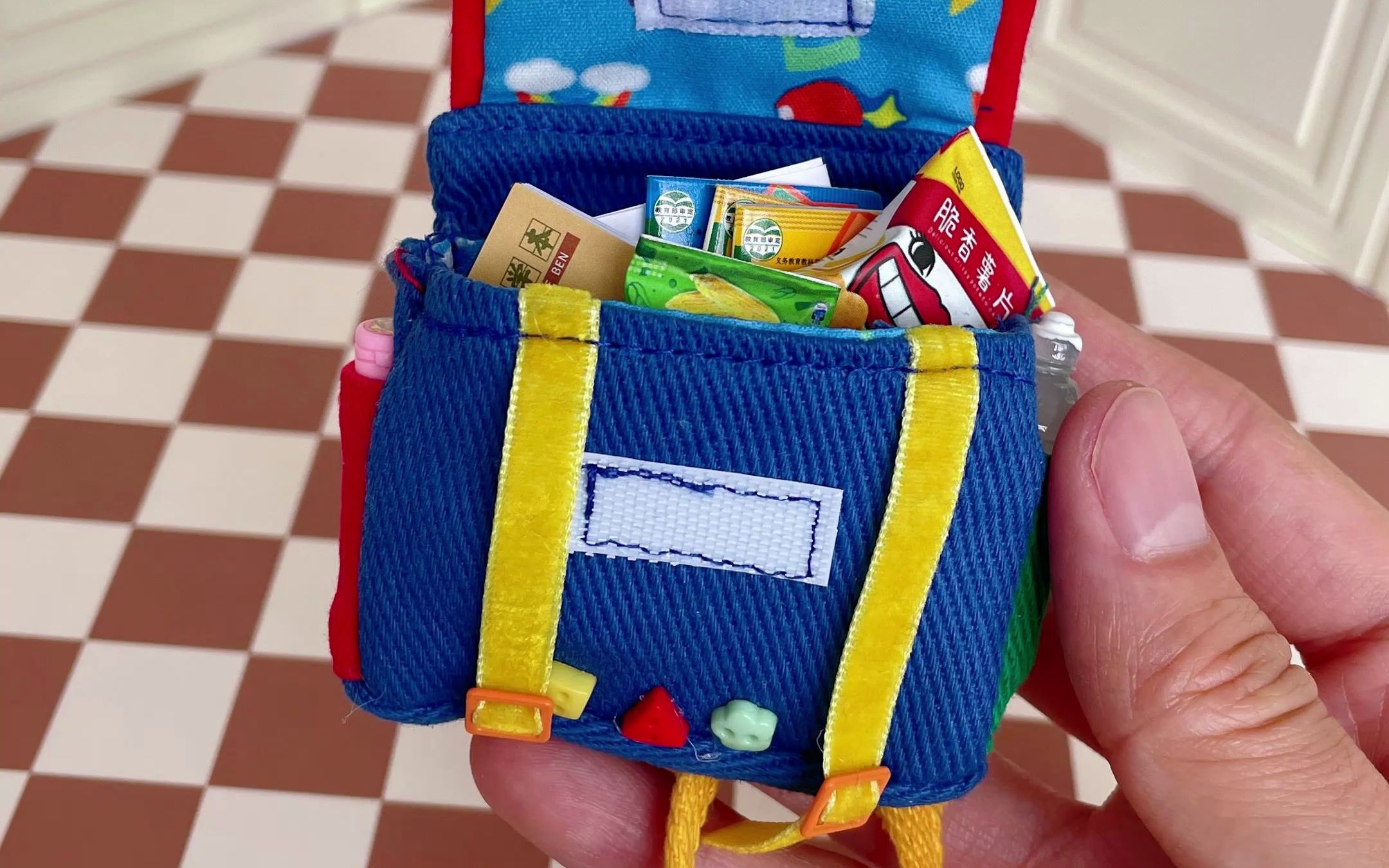 熊孩子的迷你书包都有啥!