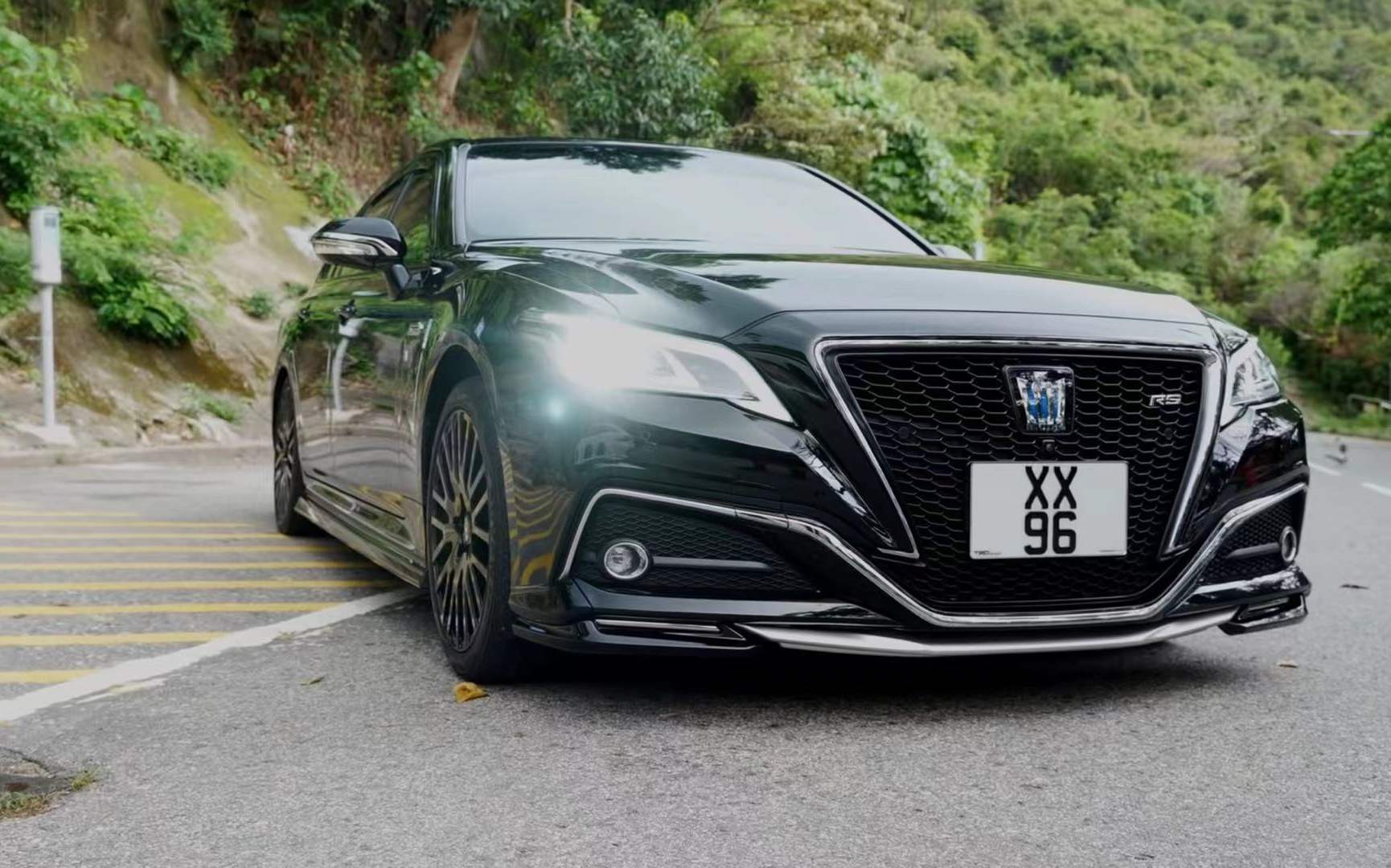 丰田toyota 皇冠crown rs trd 九十万的359匹殿堂级丰田跑房车_哔哩