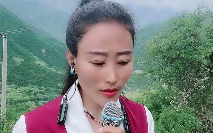 [图]嘉绒歌曲：洁白哈达献给你 演唱：格让妹