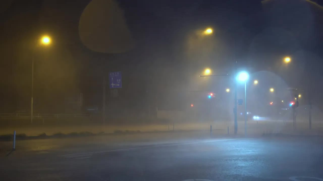 [图]💤在可怕的飓风中酣睡🌫, 夜间大风、大雨、雷声🌨