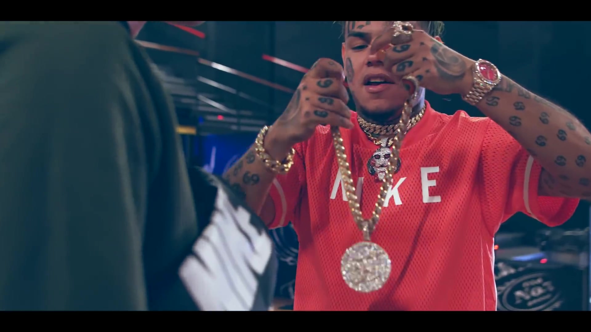 彩虹仙子6ix9ine-布拉迪斯拉高能现场