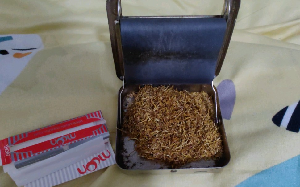 你有多久没见过这个手工卷烟的小盒子了