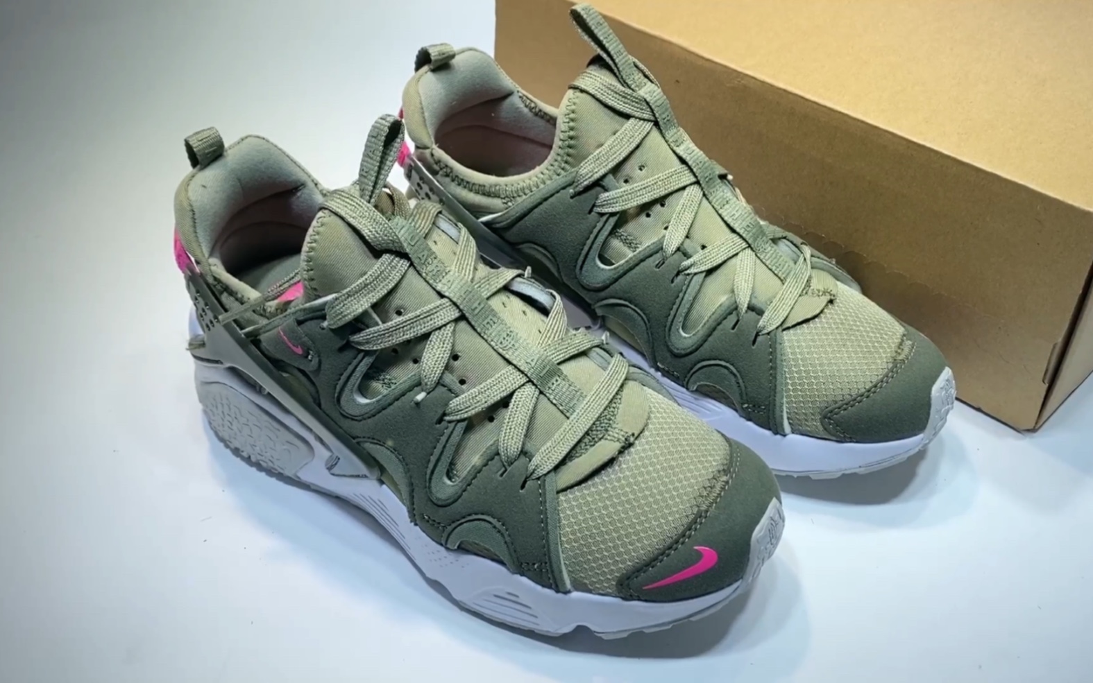 耐克 nike air huarache craft 华莱士复古橡胶短靴dq8031-201