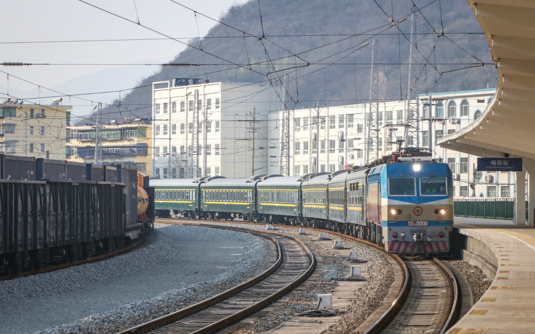 【宝成铁路】西局西段ss7d-0008牵引6063次到达略阳站