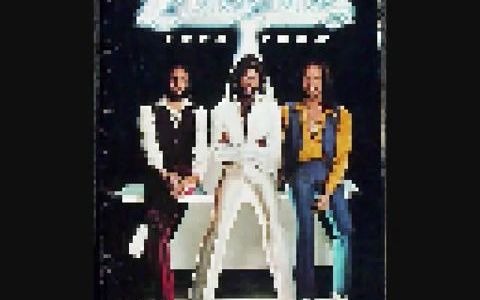 [图]The Bee Gees - Stayin' Alive (8 bit remix)