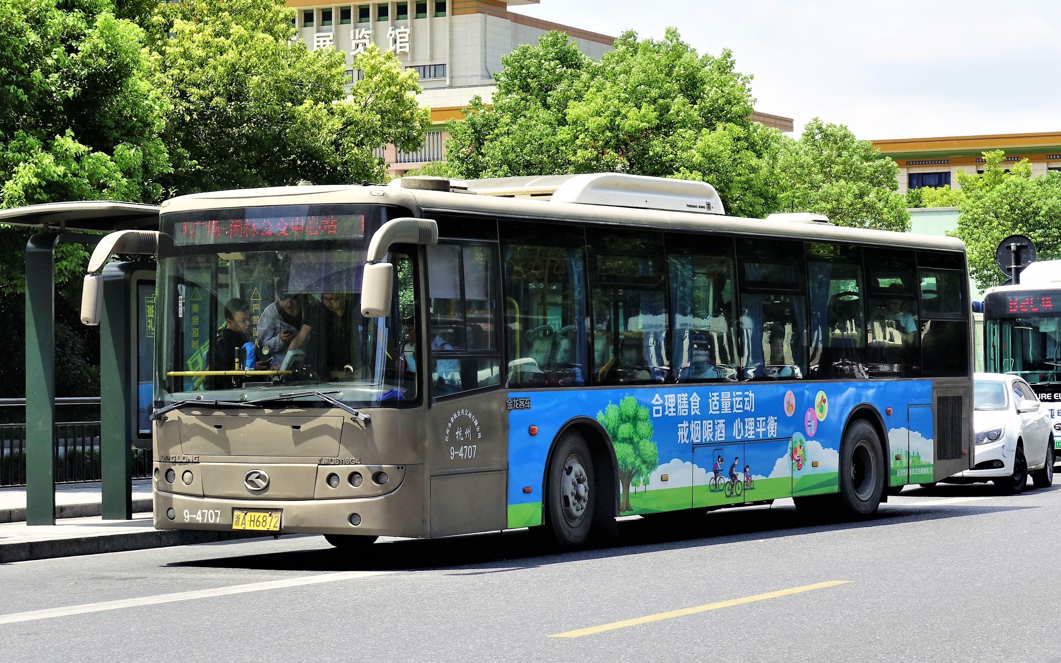 杭州公交xmq6116g494707b4c武林广场进站