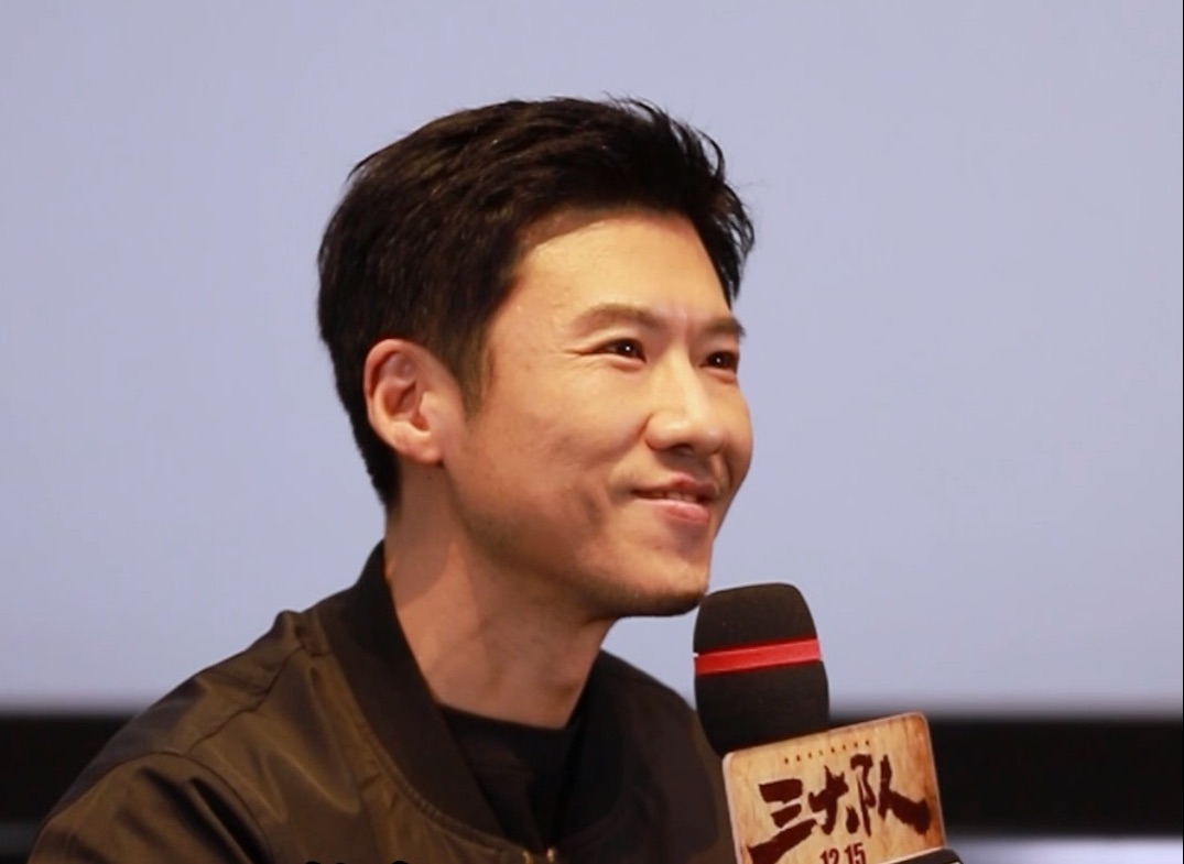 原来王骁真的卖过烤串!一晚上八百多串!是有点技能在身上的!