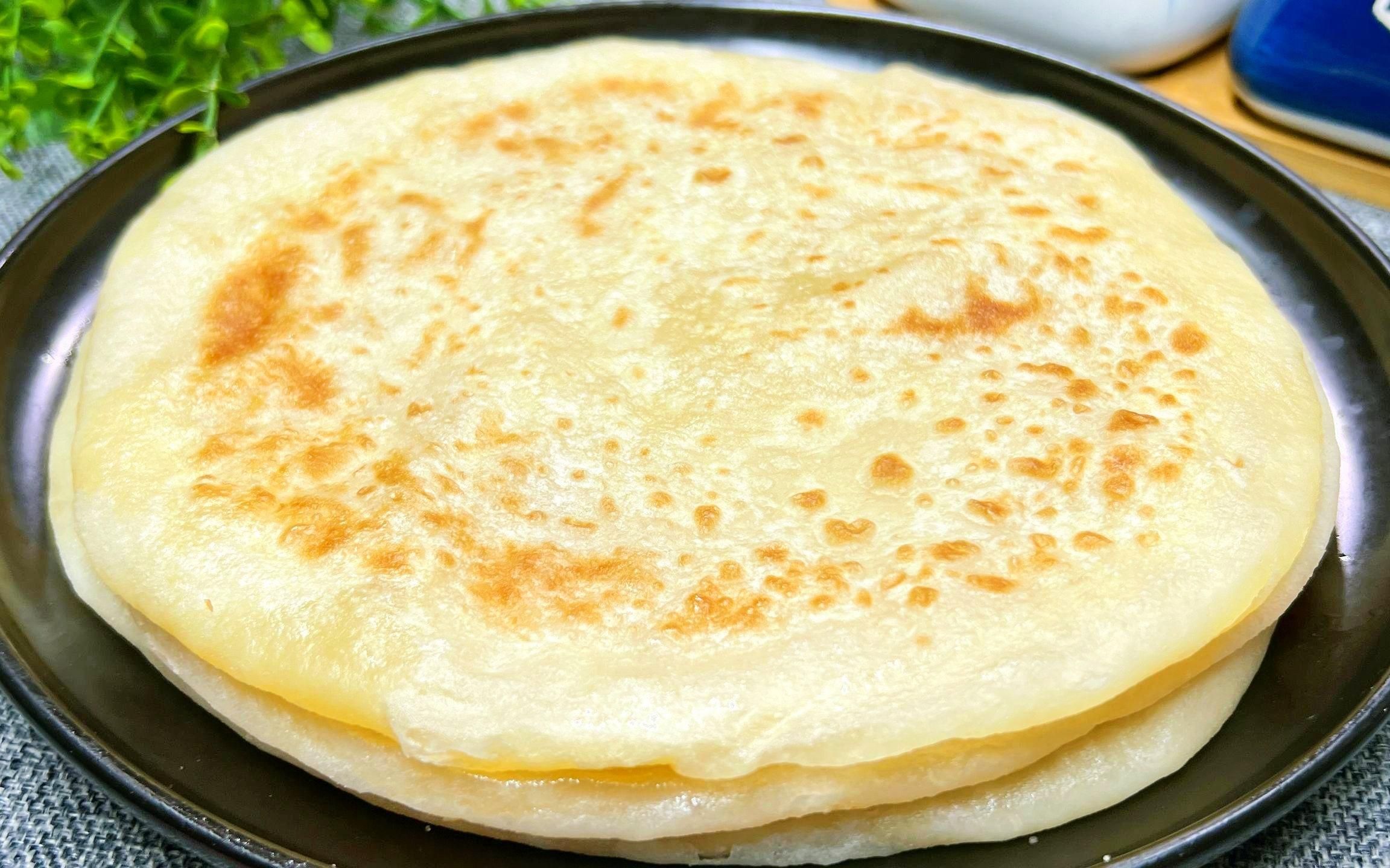 烙饼时,有人烫面有人用凉水,都不对,教你秘诀,柔软劲道凉不硬