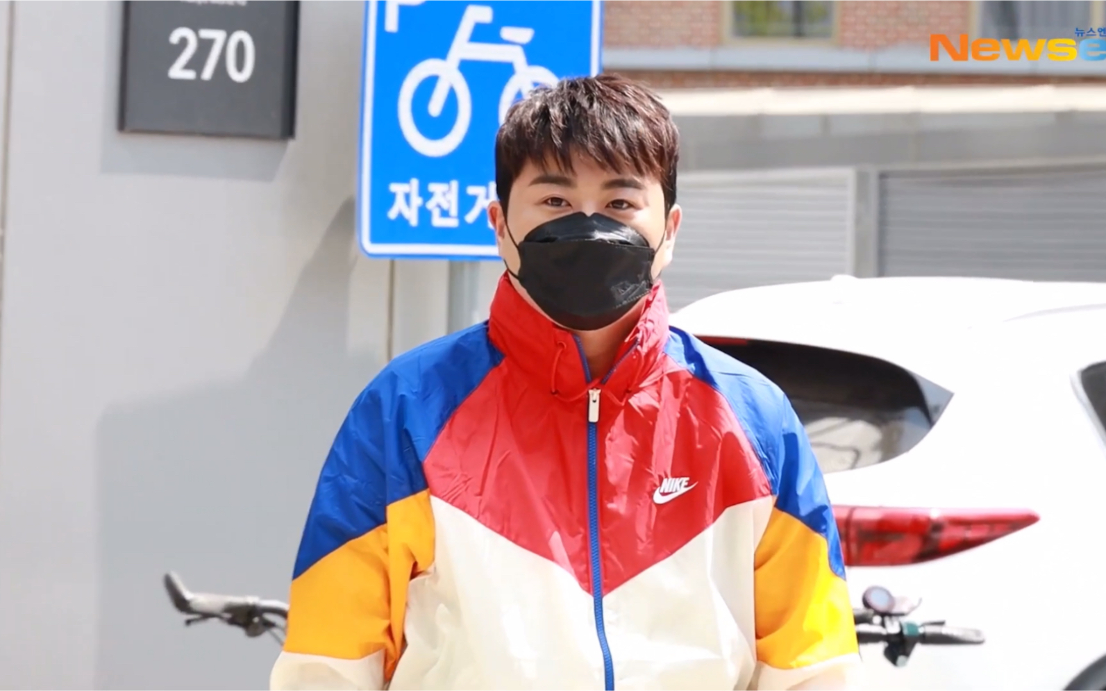 mr trot金浩中-认识的哥哥上班路