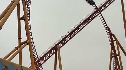 乐华游乐园闪电过山车