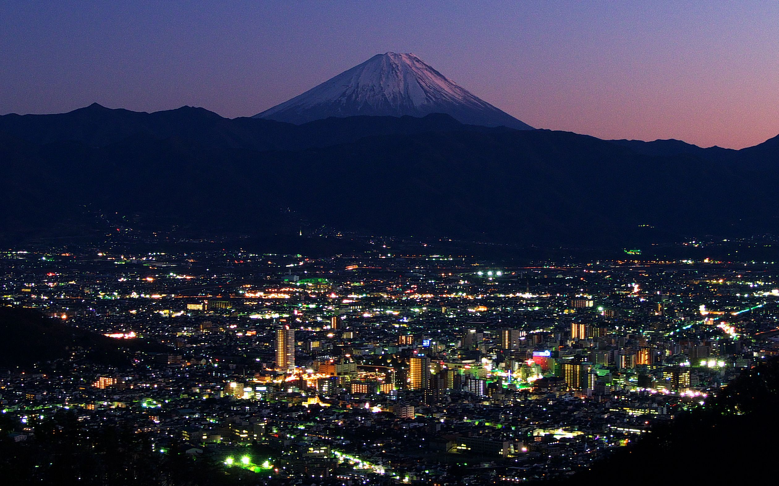 甲府市城市夜景灯光 远看富士山