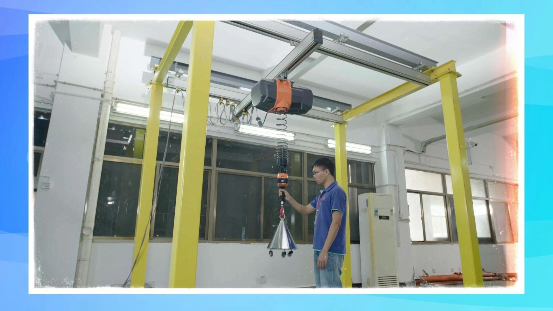 电动智能平衡吊来袭,轻松应对装配,工业搬运新潮流