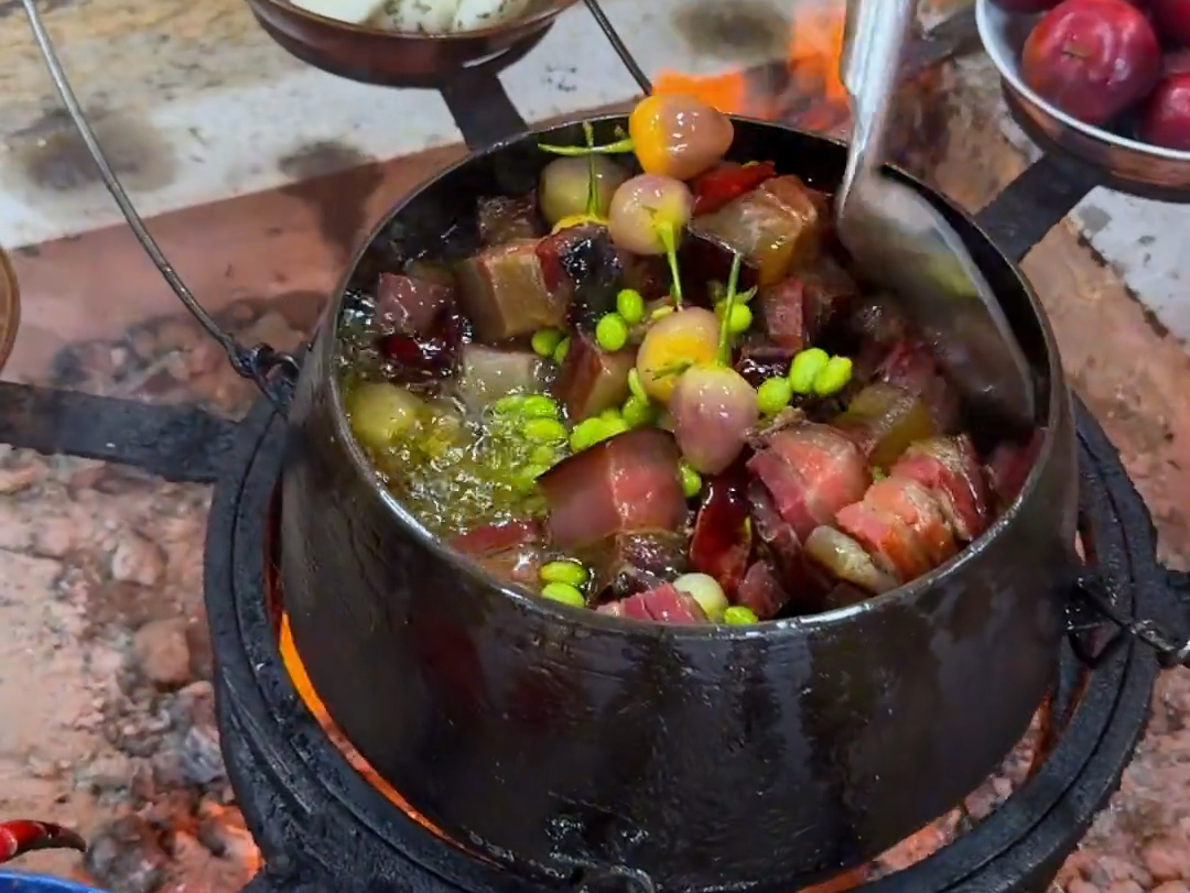 美滋滋的鼎罐炒腊肉