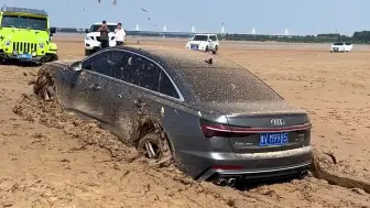 Скачать видео: 奥迪，油门使劲踩，剩下的交给“跨戳”