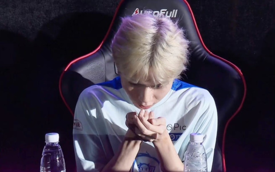 哈气暖手小尾好可爱～(05040890040805)_哔哩哔哩_bili