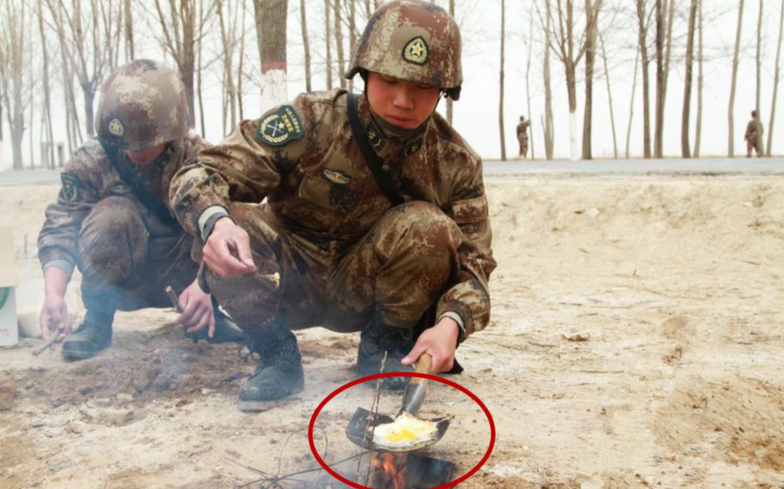 解放军的万能武器工兵铲有多强悍18项功能让你大开眼界