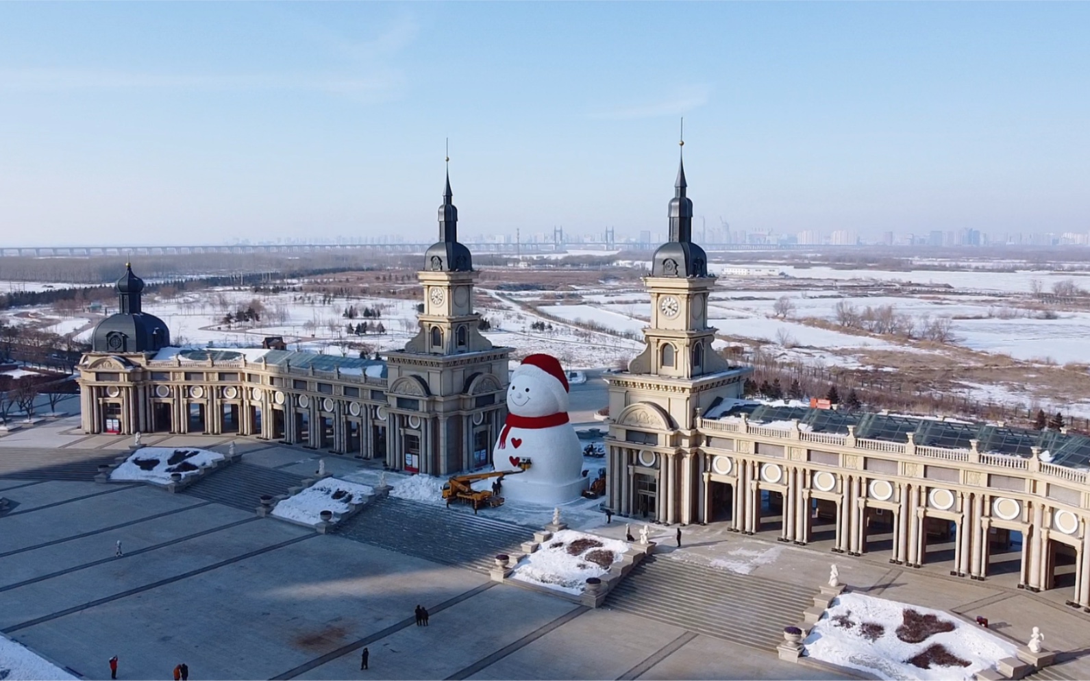 哈尔滨群力音乐长廊大雪人