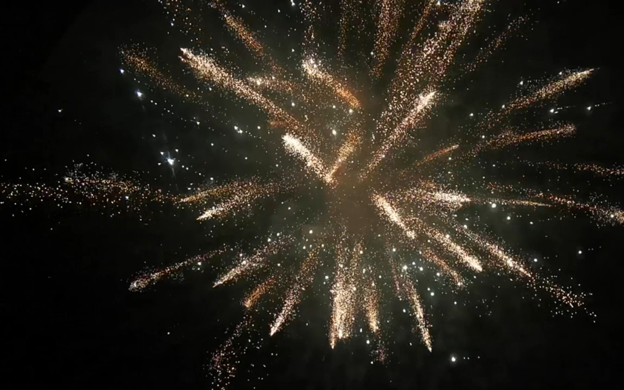 玻璃窗外的烟花