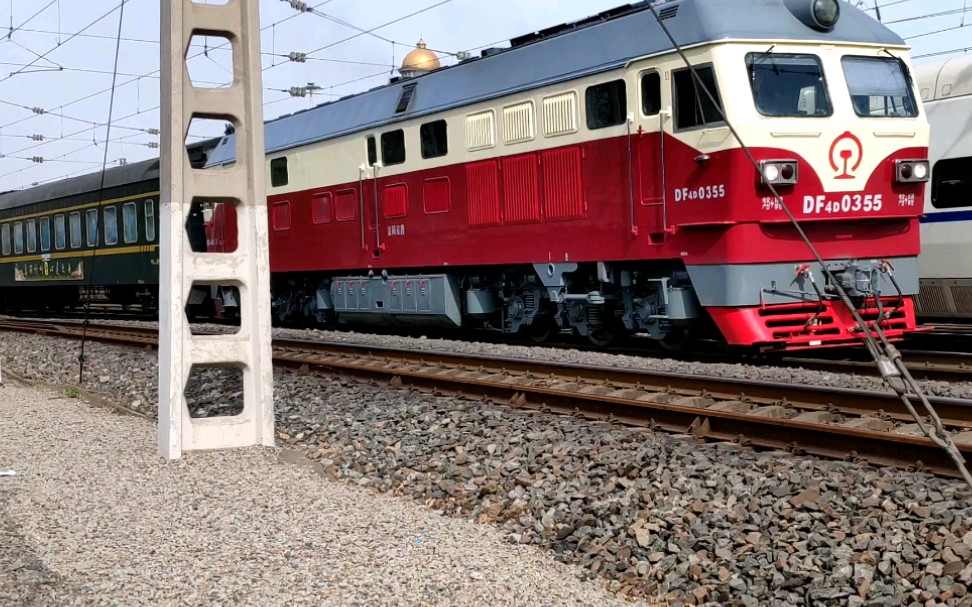 d17与df4d版k7729并行出北京站