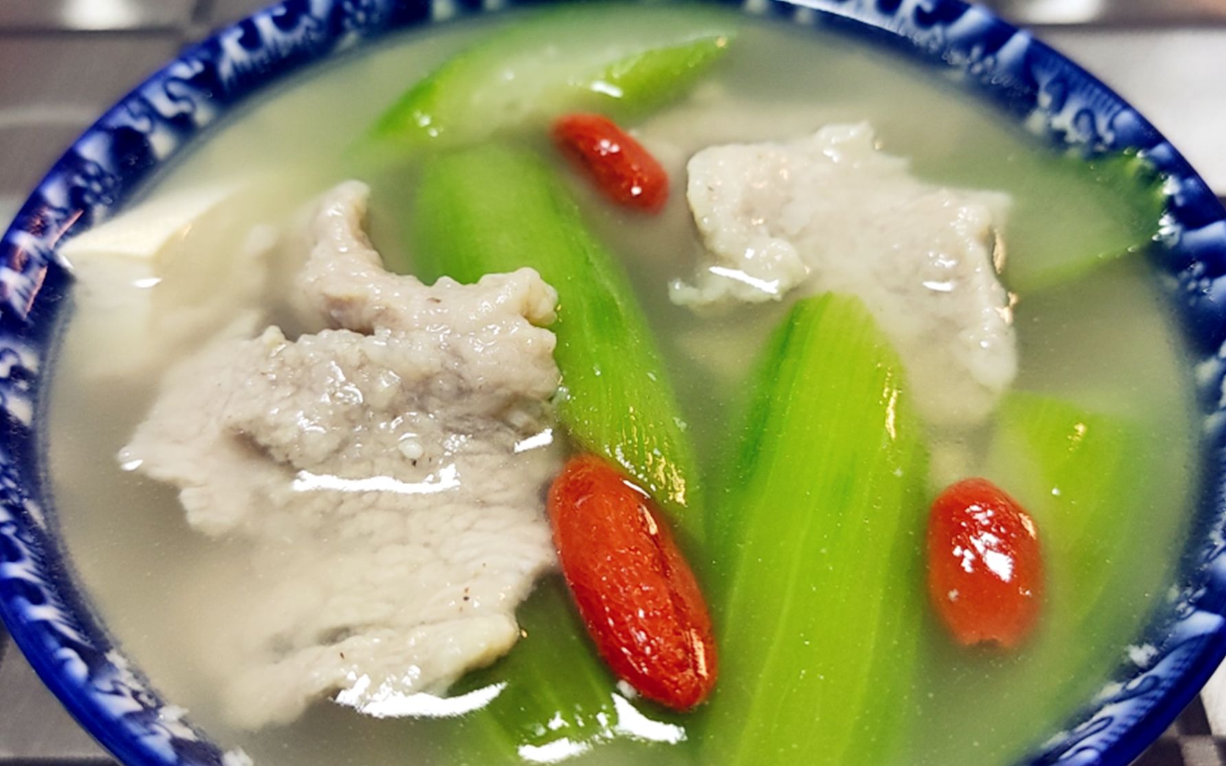 这才是丝瓜滑肉汤的正确做法脂肪低营养高不加味精也很鲜爽滑又好喝