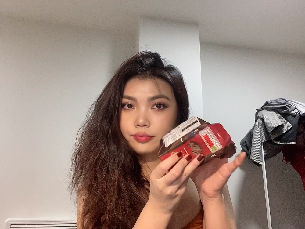 一段真诚的巧克力吃播#mukbang#_哔哩哔哩 (゜-゜)つロ 干杯~-bili