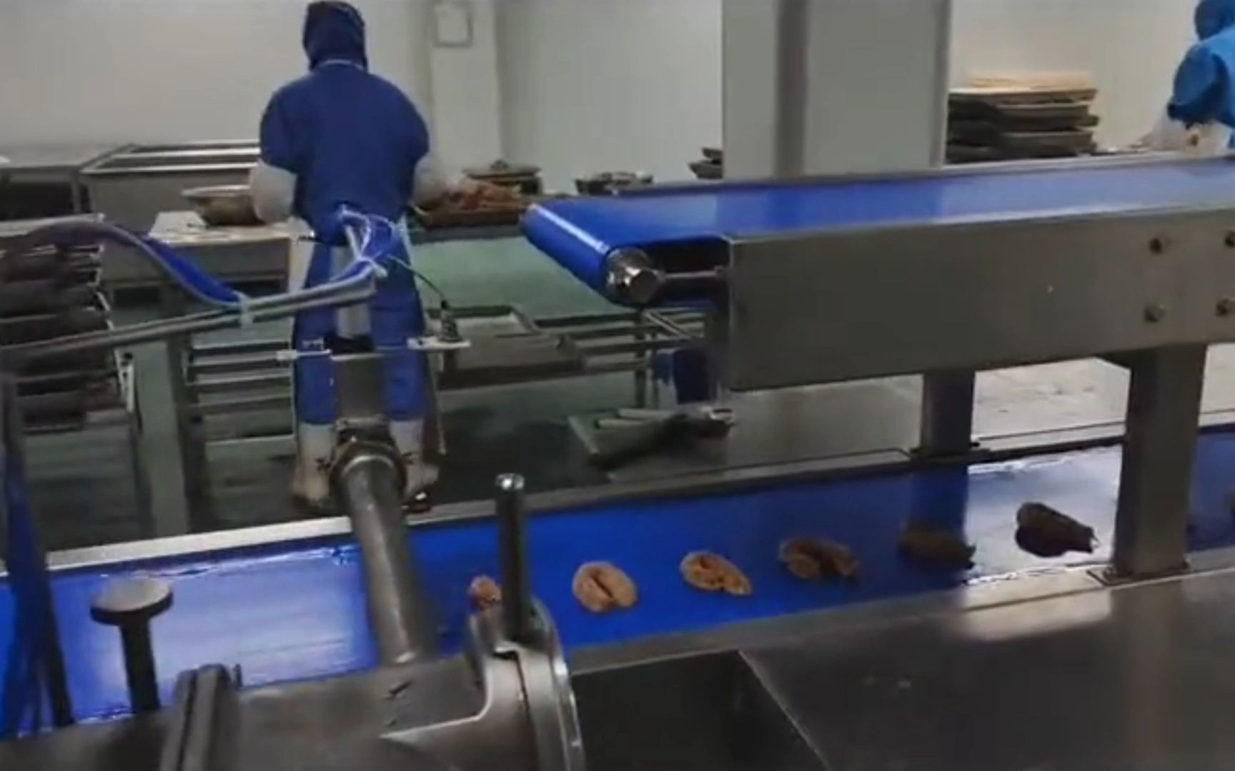 百叶包肉定量分馅机器设备,水饺皮定量分馅机器设备,馄饨皮定量注馅机