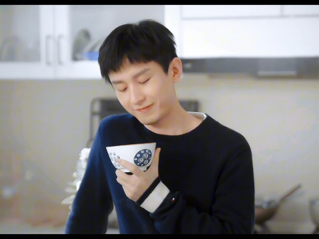 小学生成毅背书包下班咯