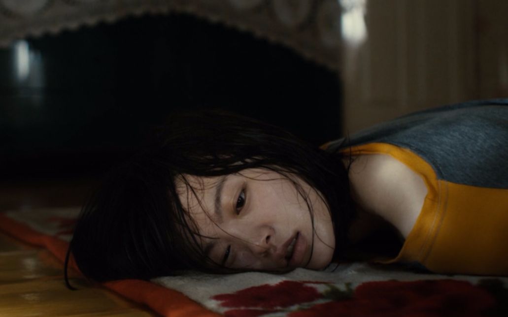 同学会上女孩儿惨遭43人糟蹋对方家长有钱有势她反被污蔑而死