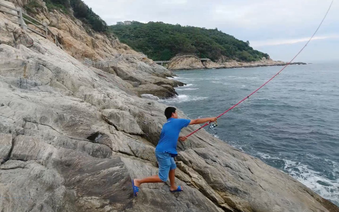 老旺选到好钓点,鱼钩刚放下就遇到鱼群,钓上一串漂亮鱼哔哩哔哩bilibili