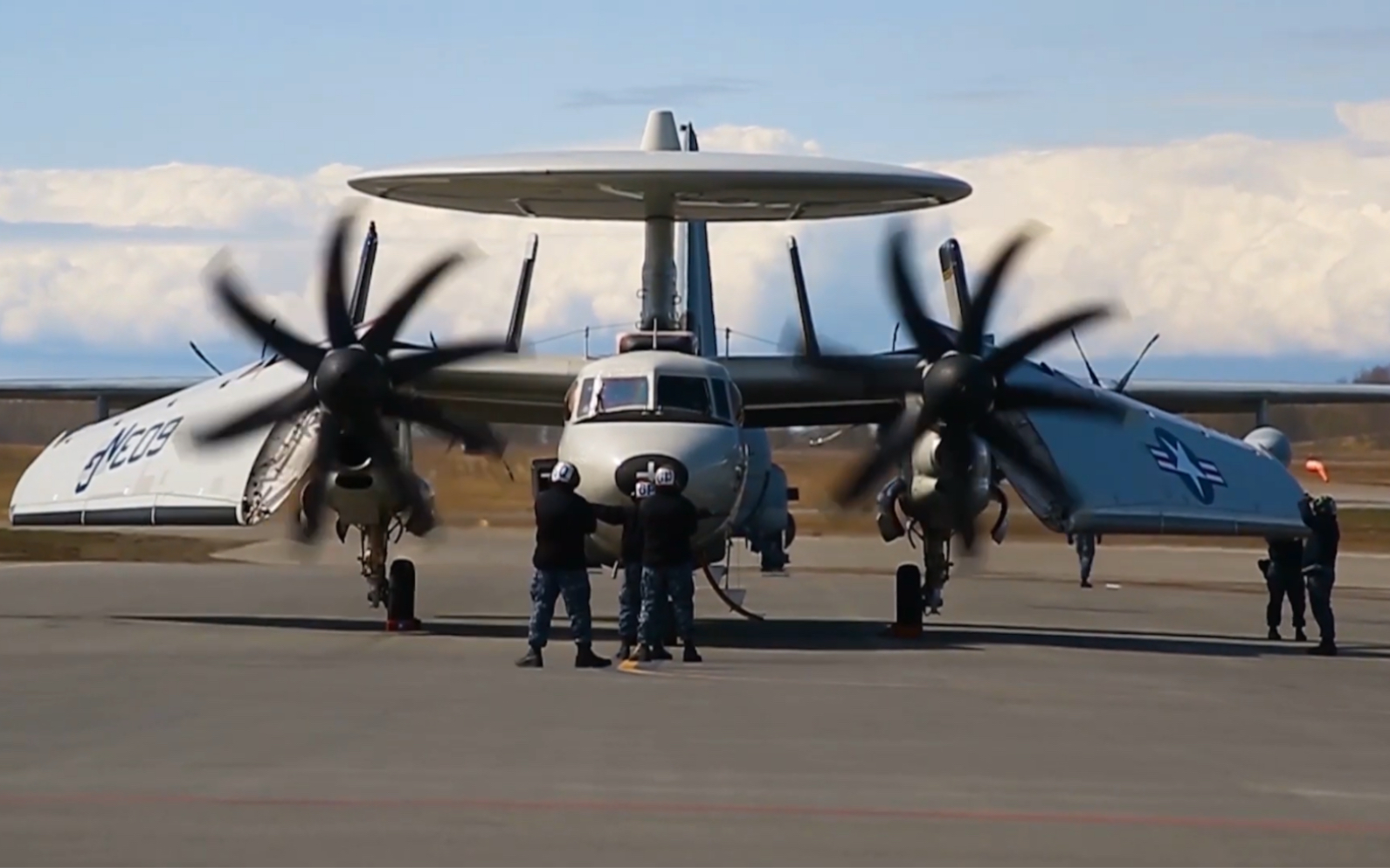 邪恶美帝 无情展示 e2d鹰眼预警机