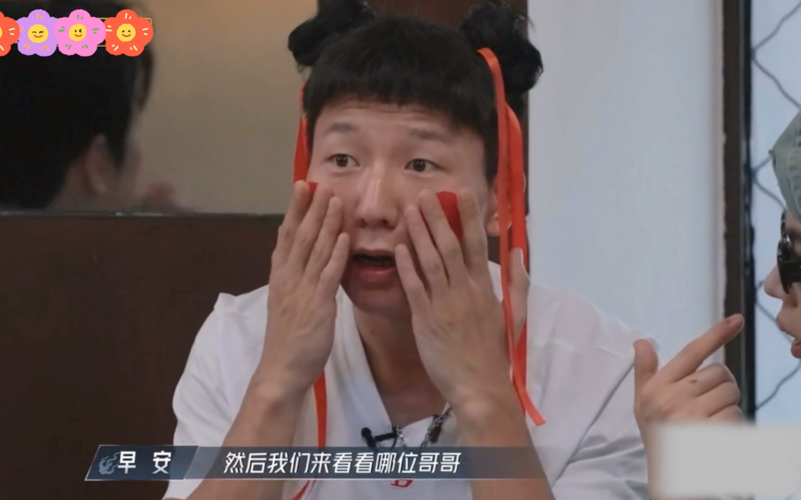 李佳琦模仿阿如那哪吒造型,阿如那还把造型打扮上,真是多变的好演员