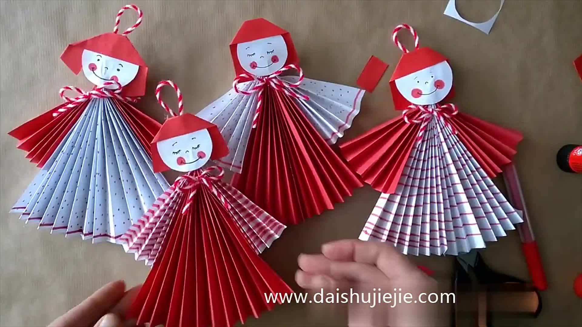 怎样用纸折娃娃?图片