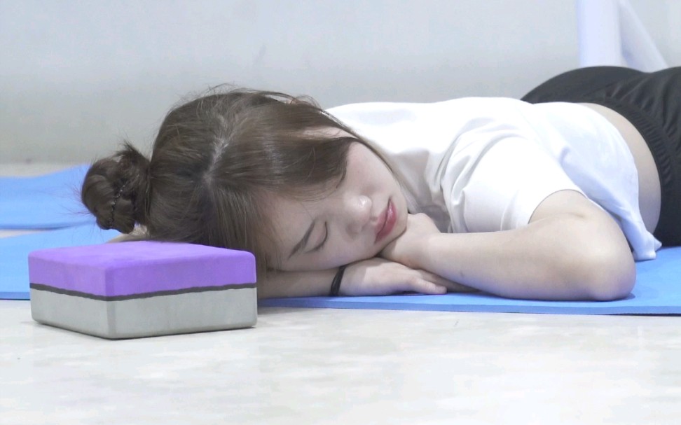 舞蹈生的日常有的人踩胯哭天喊地有的人耗胯睡得昏天暗地