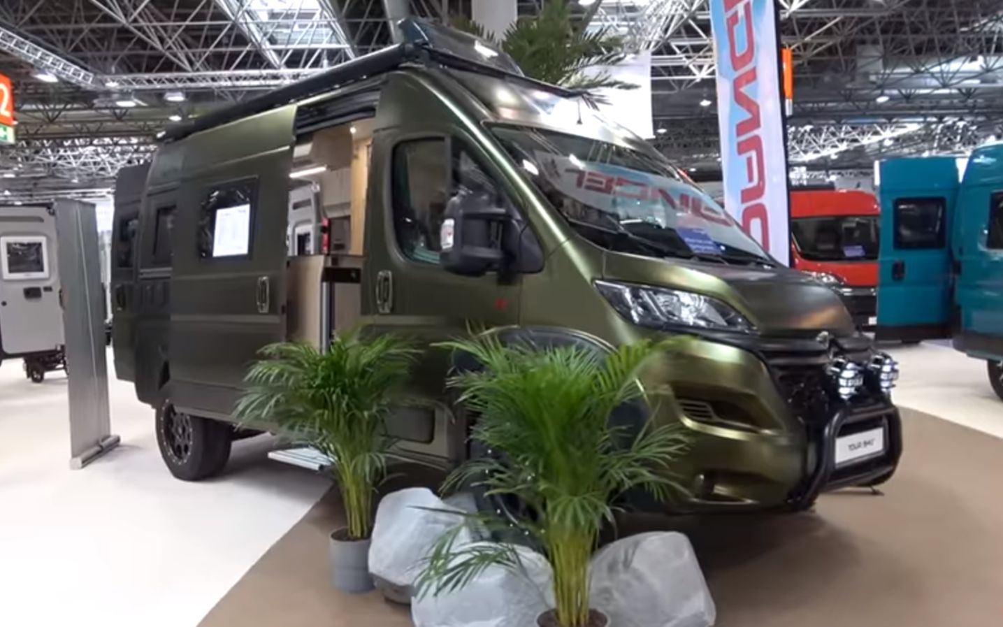 雪铁龙5.4米四驱b型房车 - tour 540