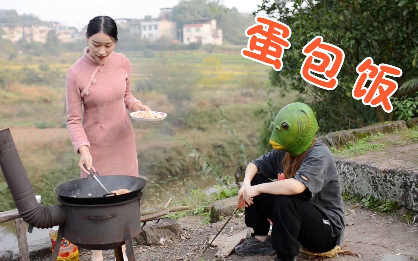 阳小月做蛋包饭和柚子pk厨艺,鱼头小姐姐来当评委,场面太搞笑