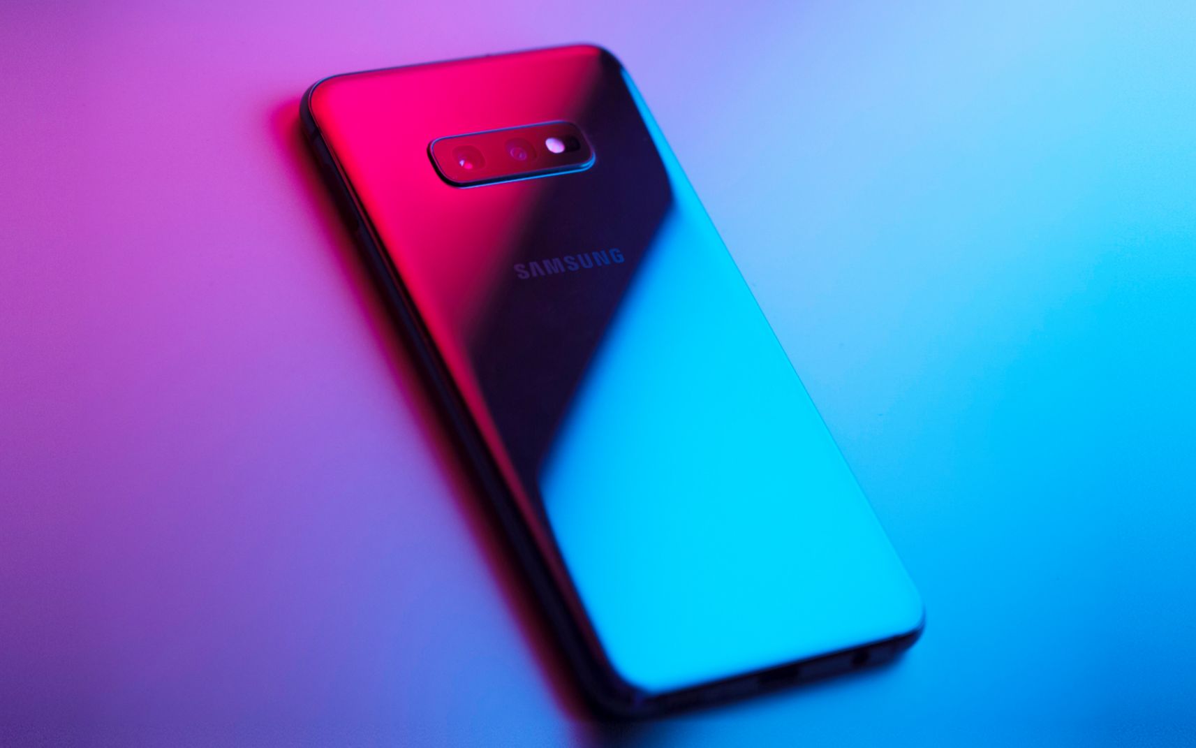 galaxy s10e评测:xr杀手?最"便宜"的三星旗舰实力如何?