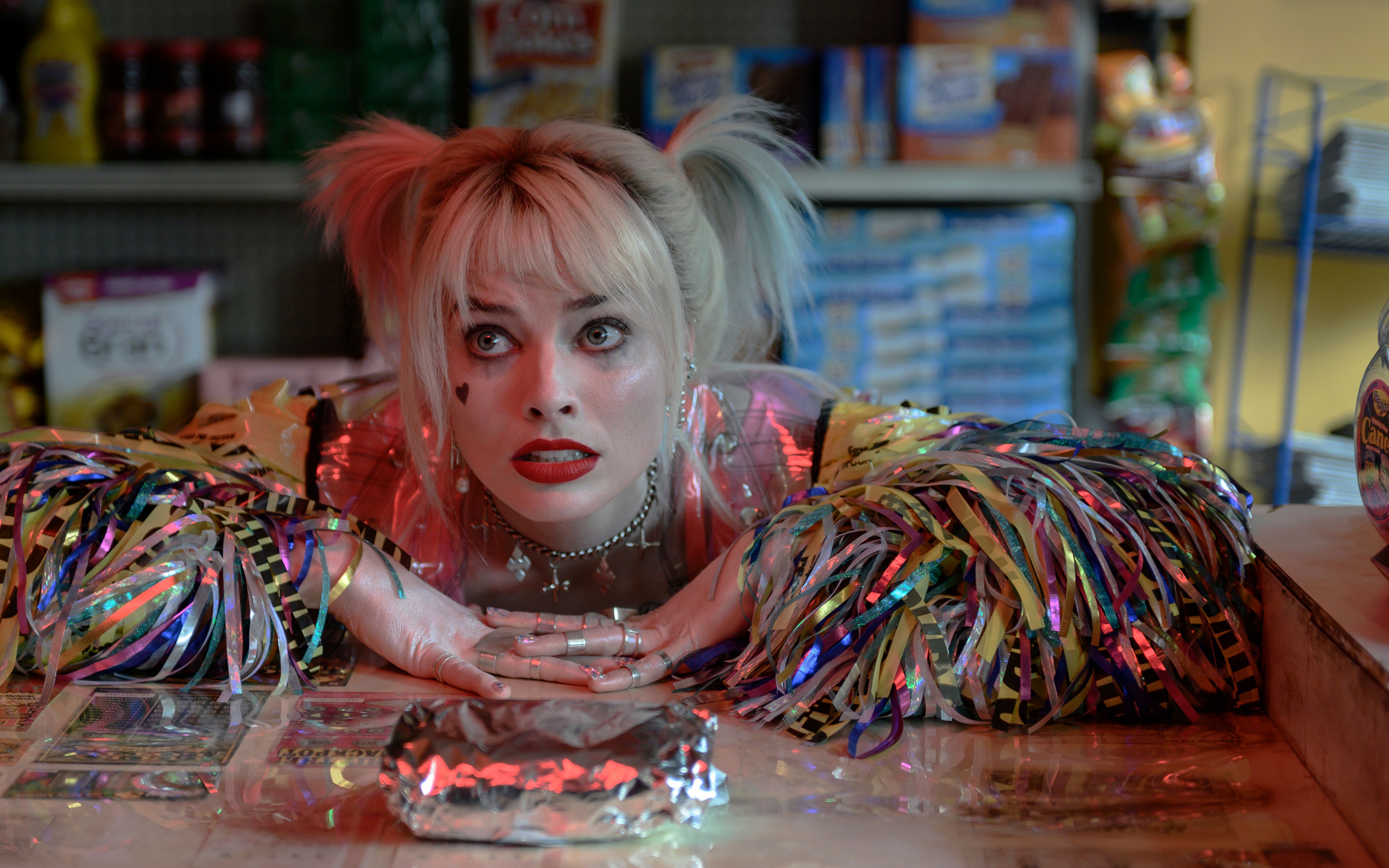 dc最高人气的女反派,为爱痴狂的小丑女,性感的身材,火辣的容貌