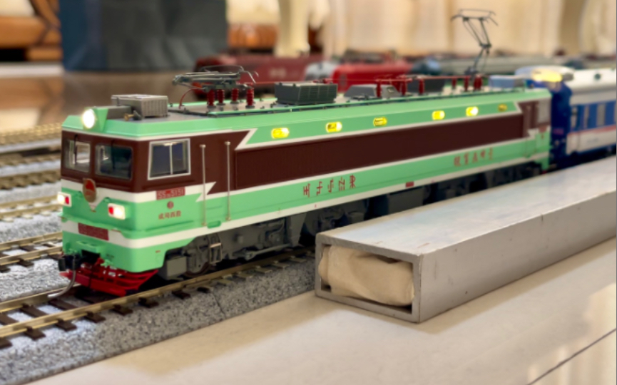 【火车模型】ss3牵引原色25k大列 出库 挂车 发车 运行 全过程记录