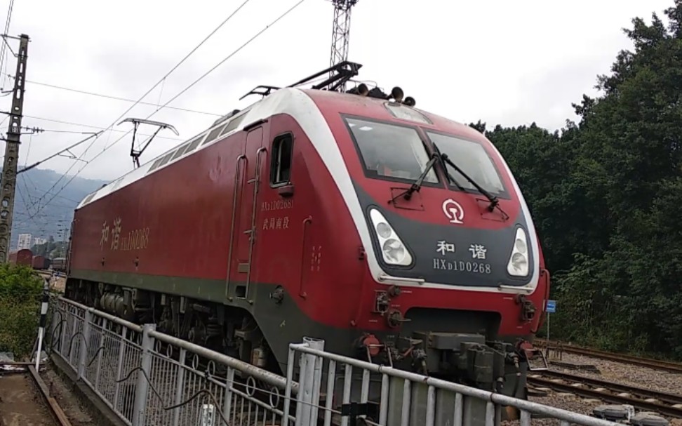 武局南段hxd1d0268单机通过东站道口前往福州站担当z392福州成都本务