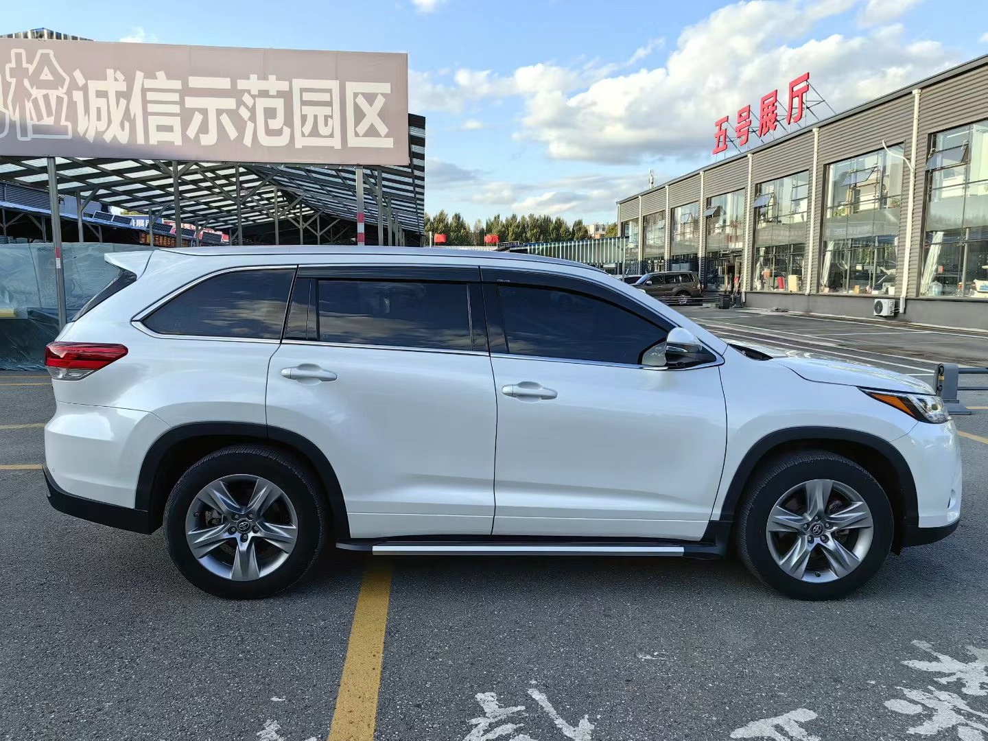 丰田汉兰达 七座suv热门款