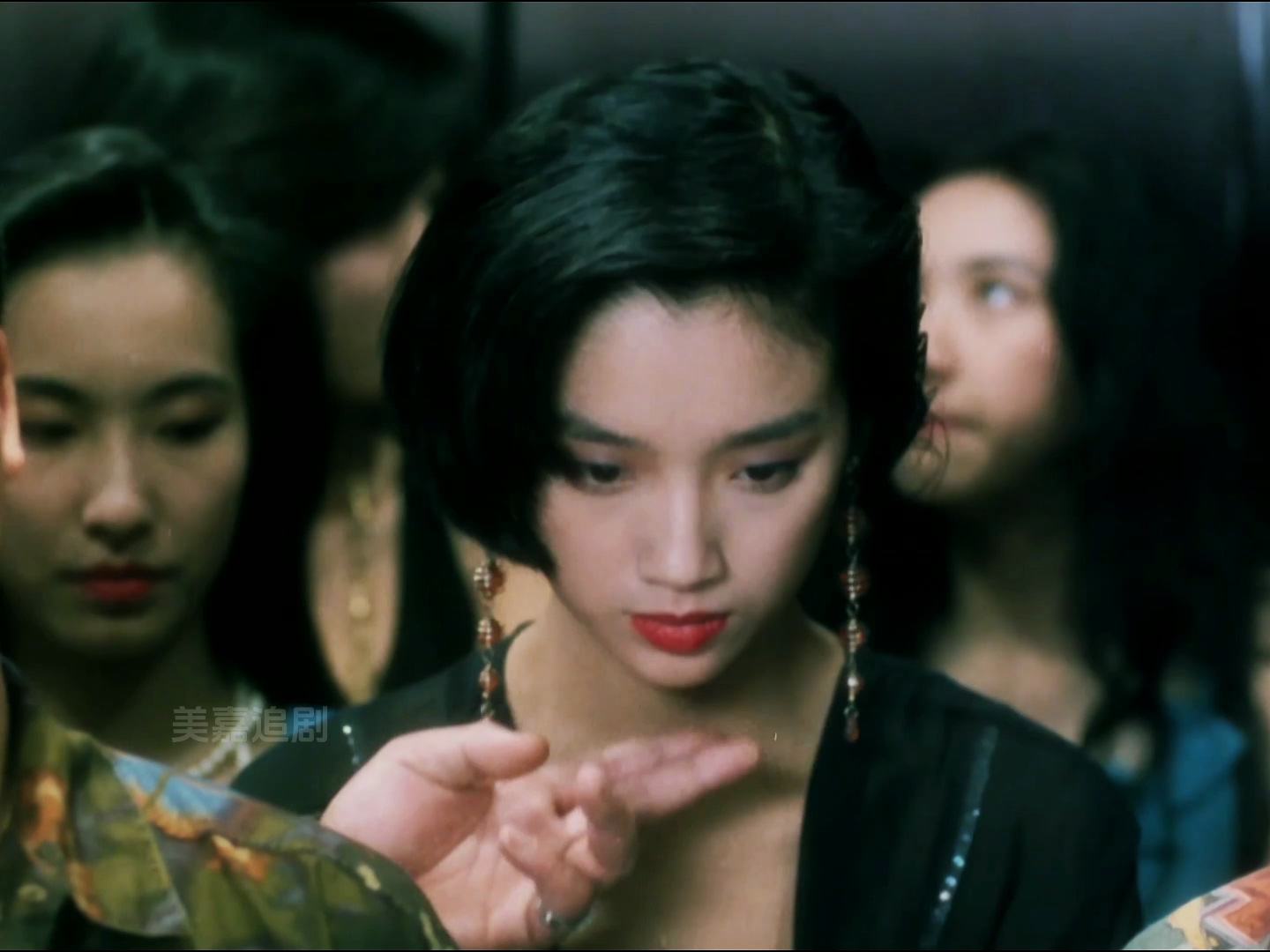 两个悲伤的灵魂相知相爱,为何却不能天长地久?