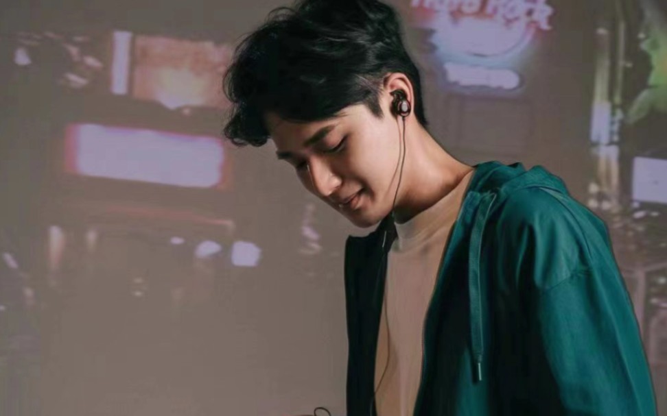 【安俊朋】8月,活在当下,代言多多,祝一切努力都有结果.