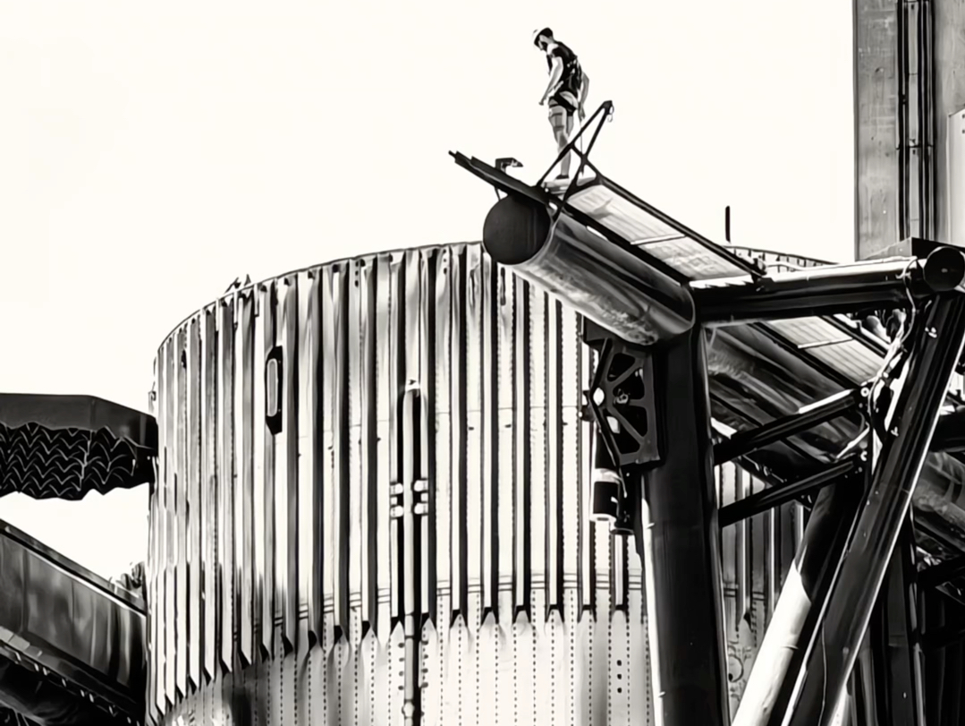 高清4k追踪拍摄:高度120米,直径9米,起飞质量5000吨的星舰超重组合体