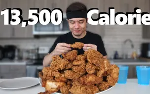 Video herunterladen: 【Matt Stonie】美国大胃王挑战速食1.3W卡路里炸鸡