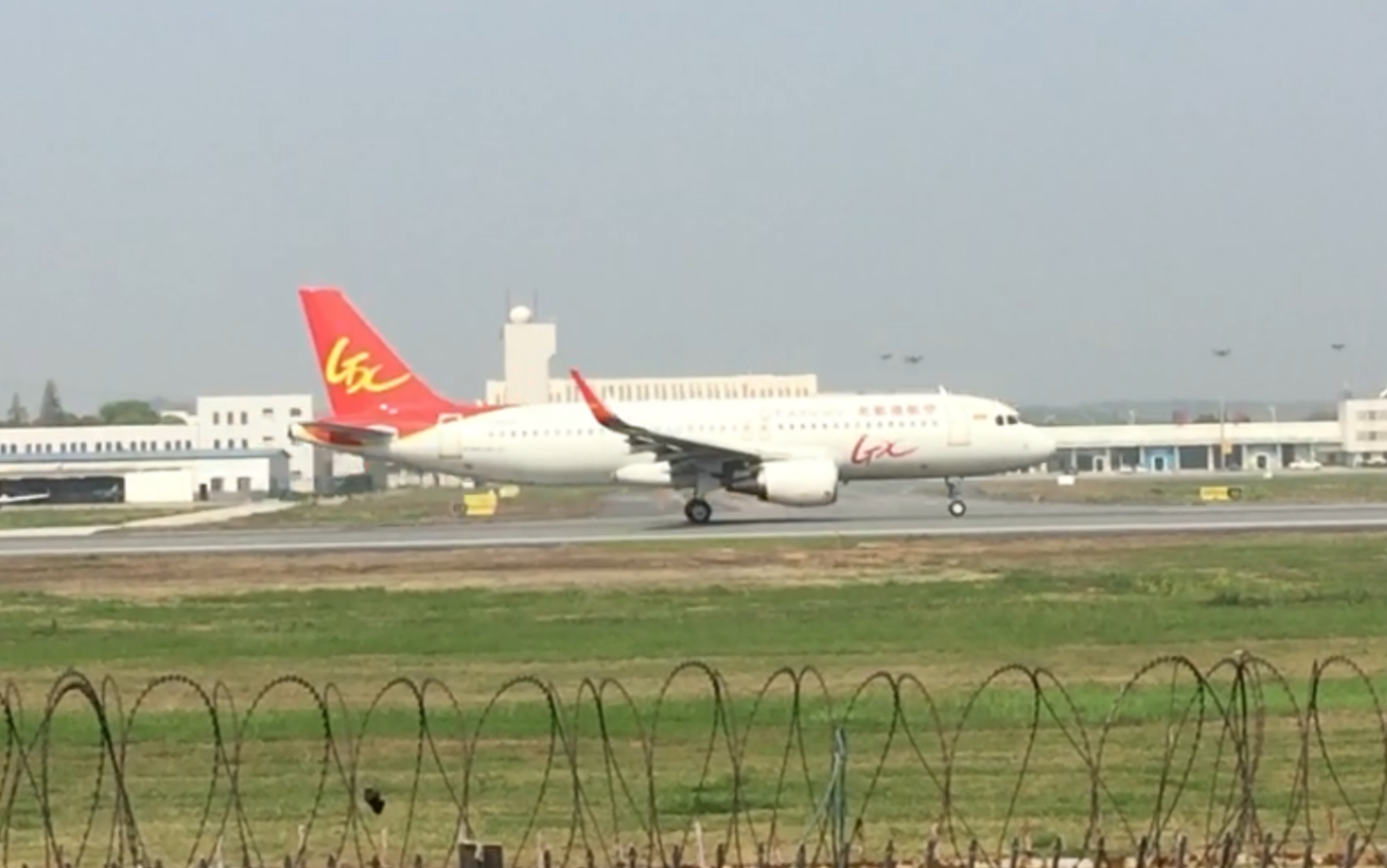 北部湾航空a320:降落襄阳刘集机场